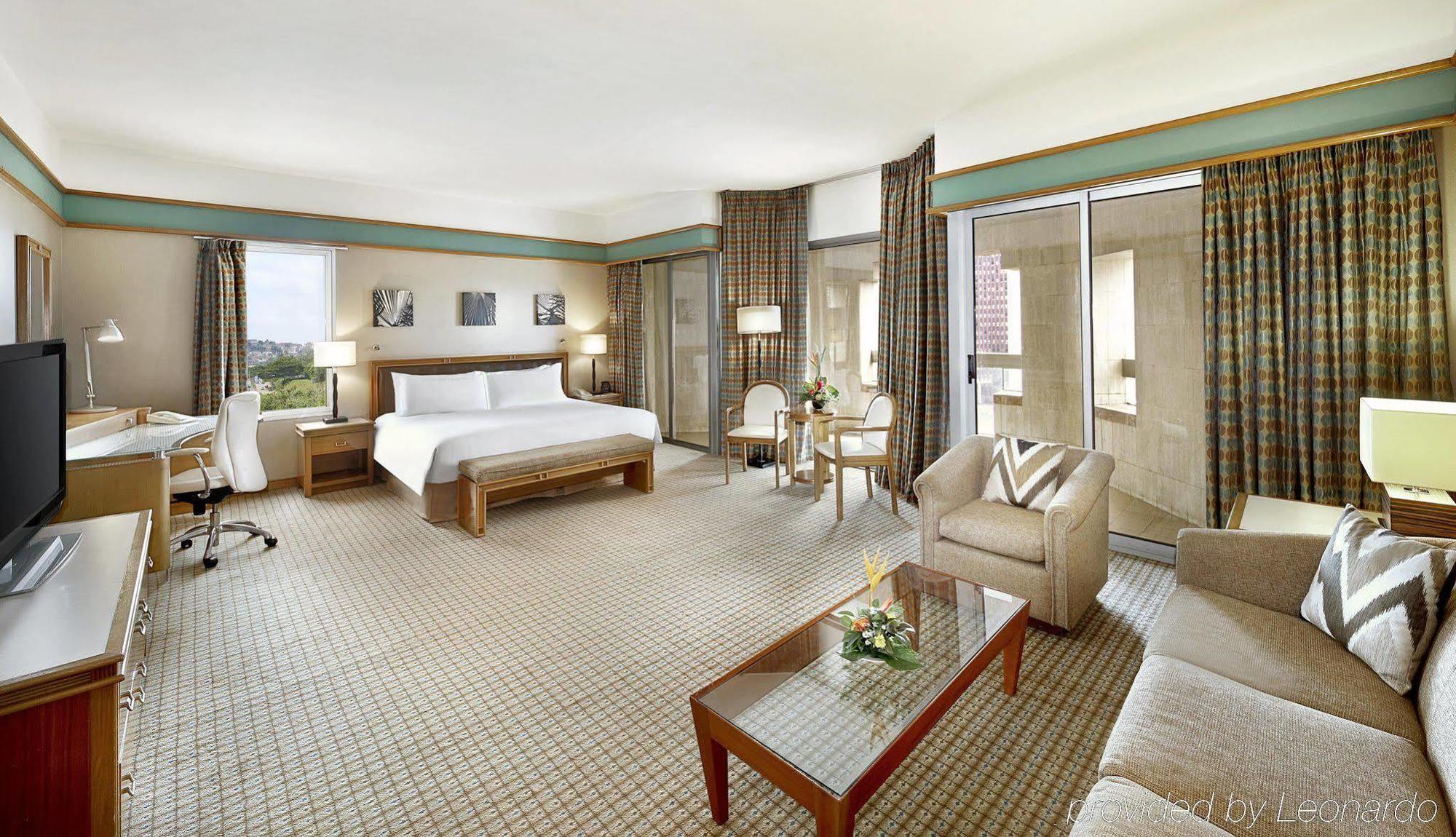 Hilton Yaounde Hotell Eksteriør bilde